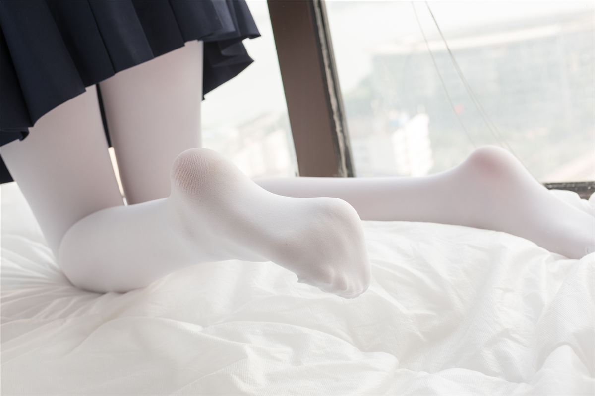 [森萝财团]萝莉丝足写真 SSR-002 白丝水手服(3)