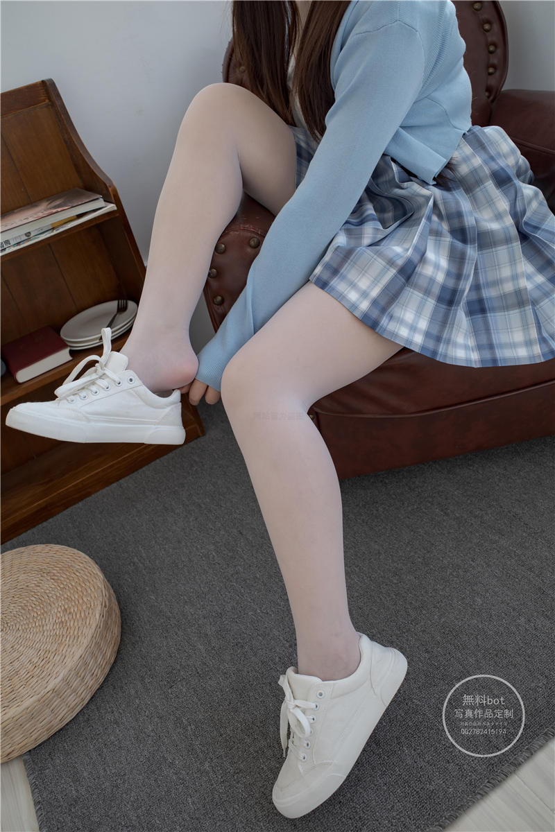 [森萝财团]萝莉丝足写真 有料008 古川kagura 沙发上的白丝(4)